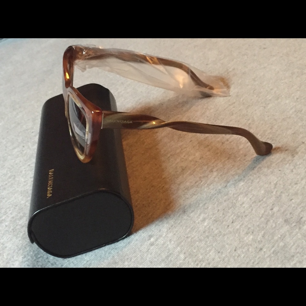 NEW Balenciaga Cat Eye Sunglasses - Picture 3 of 6